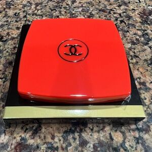 CHANEL Miroir Double Facettes Double
Mirror in Red
